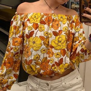 Cute floral orange and yellow flower shirt 🌼